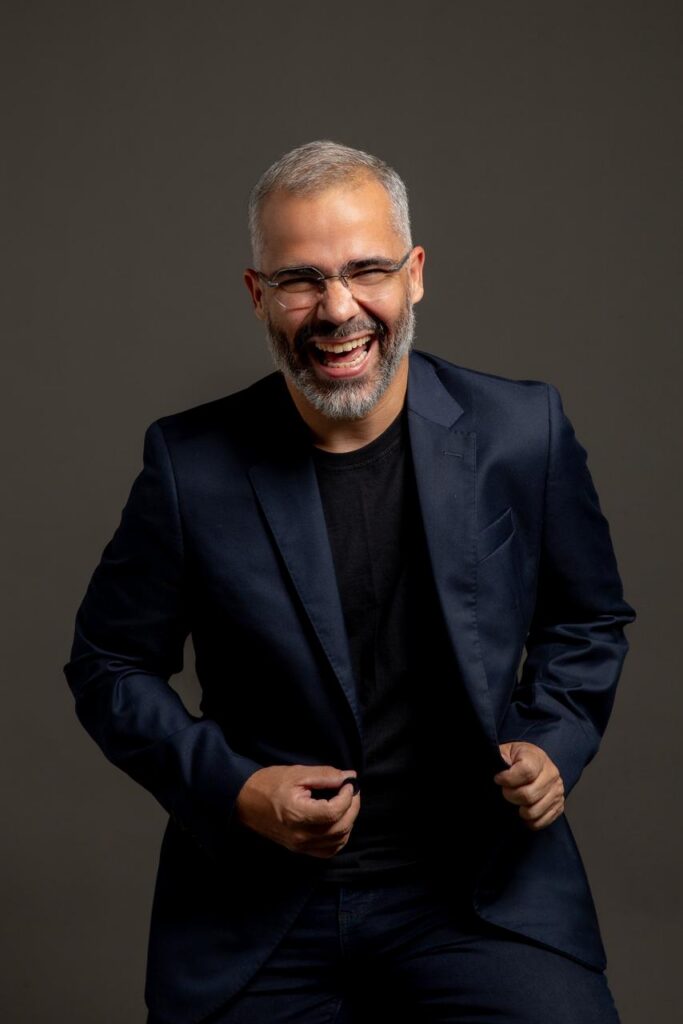 Antonio Gil - Educador Executivo e Mentor de Líderes
